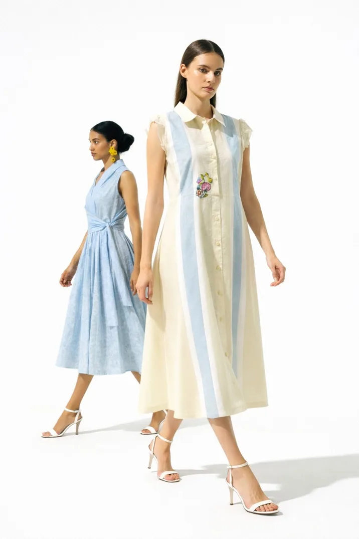 Blue colour block dress with applique - Image 2